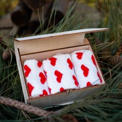 Подарунковий набір жіночих махрових шкарпеток Лана в дерев'яній скриньці «Love» 3 пари 36-40 р білі з червоним, Білий