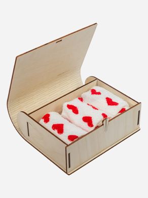 Подарочный набор женских махровых носков Лана в деревянной шкатулке «Love» 3 пары 36-40 р белые с красным